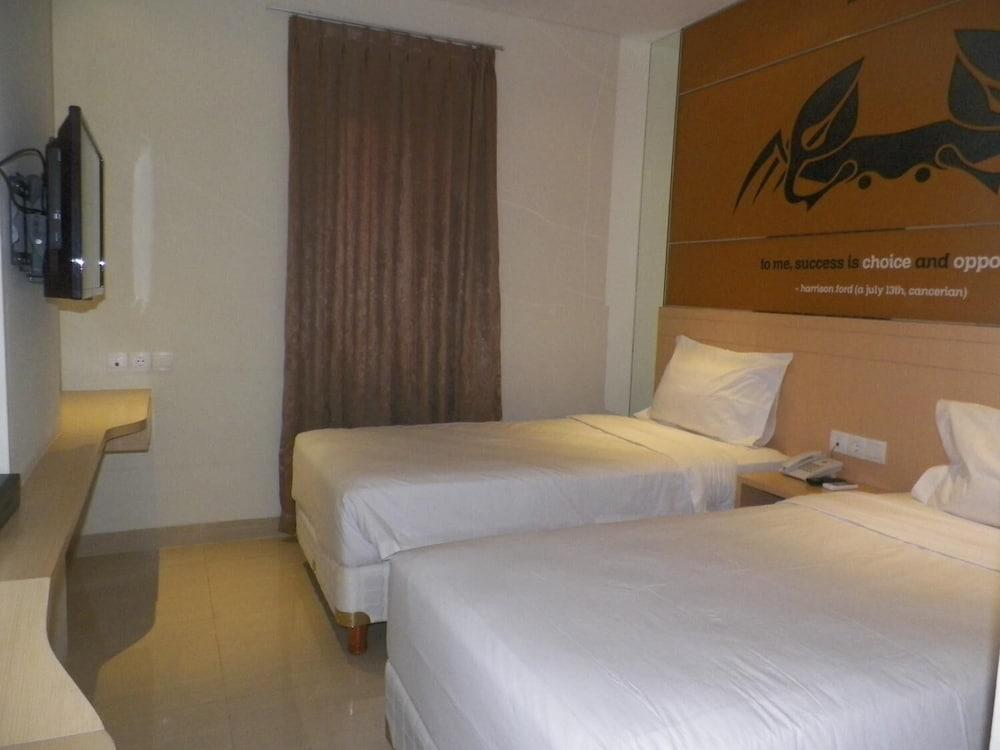 בנדונג Zodiak Asia Afrika By Kagum Hotels מראה חיצוני תמונה