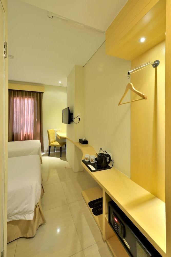 בנדונג Zodiak Asia Afrika By Kagum Hotels מראה חיצוני תמונה